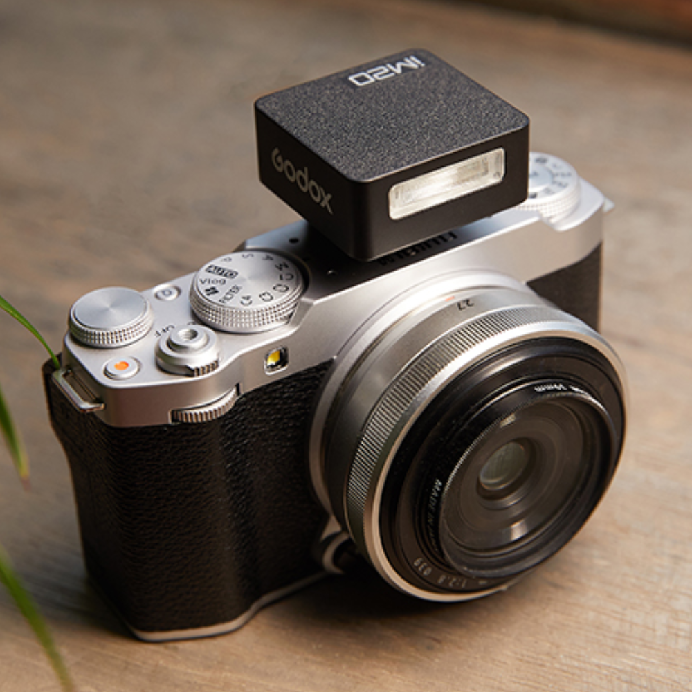 Godox iM22 / iM20 Portable Manual Mini Camera Flash with Hot Shoe Mount, 440 Full Power Flashes, 5 Level Output Power, 3 Seconds Recycling Time and Built-In 470mAh Lithium-ion Battery for Studio Lighting and Equipment