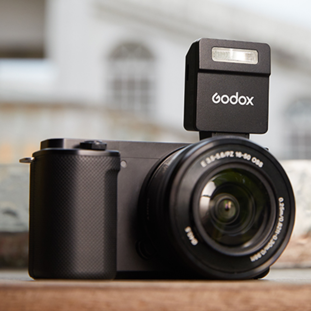 Godox iM22 / iM20 Portable Manual Mini Camera Flash with Hot Shoe Mount, 440 Full Power Flashes, 5 Level Output Power, 3 Seconds Recycling Time and Built-In 470mAh Lithium-ion Battery for Studio Lighting and Equipment