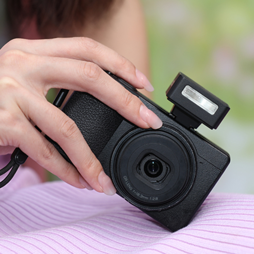 Godox iM22 / iM20 Portable Manual Mini Camera Flash with Hot Shoe Mount, 440 Full Power Flashes, 5 Level Output Power, 3 Seconds Recycling Time and Built-In 470mAh Lithium-ion Battery for Studio Lighting and Equipment