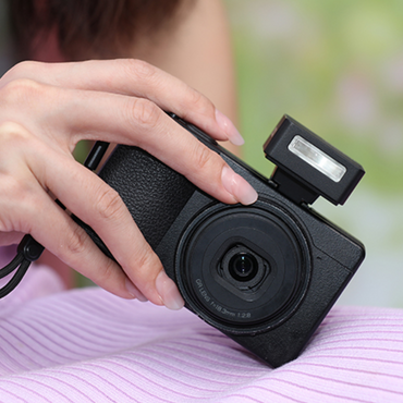 Godox iM22 / iM20 Portable Manual Mini Camera Flash with Hot Shoe Mount, 440 Full Power Flashes, 5 Level Output Power, 3 Seconds Recycling Time and Built-In 470mAh Lithium-ion Battery for Studio Lighting and Equipment