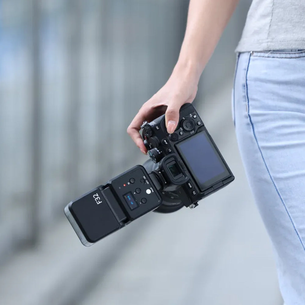 Ulanzi F32 Camera Flash with Universal Hot Shoe with 5600K CCT Color Temperature, GN32 ISO 100, Parameter Setting Display, 90° Up Down Tilt, 1400mAh USB Type-C Charging Port and Diffusion Dome for DSLR Mirrorless Photography