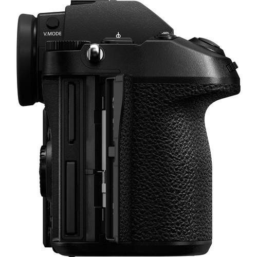 Panasonic Lumix DC-S1 Mirrorless Digital Camera with 24-105mm f/4 Macro O.I.S. Lens