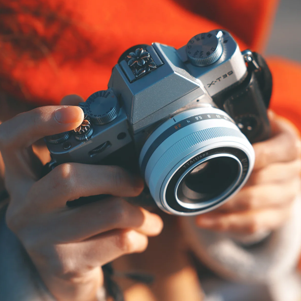 TTArtisan 27mm f/2.8 AF Autofocus APS-C Format FUJIFILM X Mount Portrait Pancake Prime Lens with STM Stepping AF Motor, 13.8" Focusing Distance and USB-C Port Firmware Upgrade for Photography | Black, Silver, Polar White