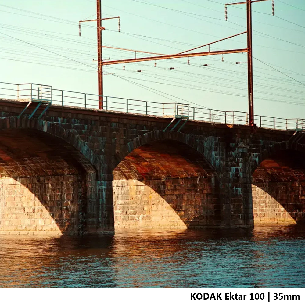 KODAK EKTAR 100 35mm 100 ISO Color Negative Film with 36 Exposure Shots, Extreme Fine Grain VISION Film Technology, T-Grain Emulsion and Process C-41 Print for Film Photography