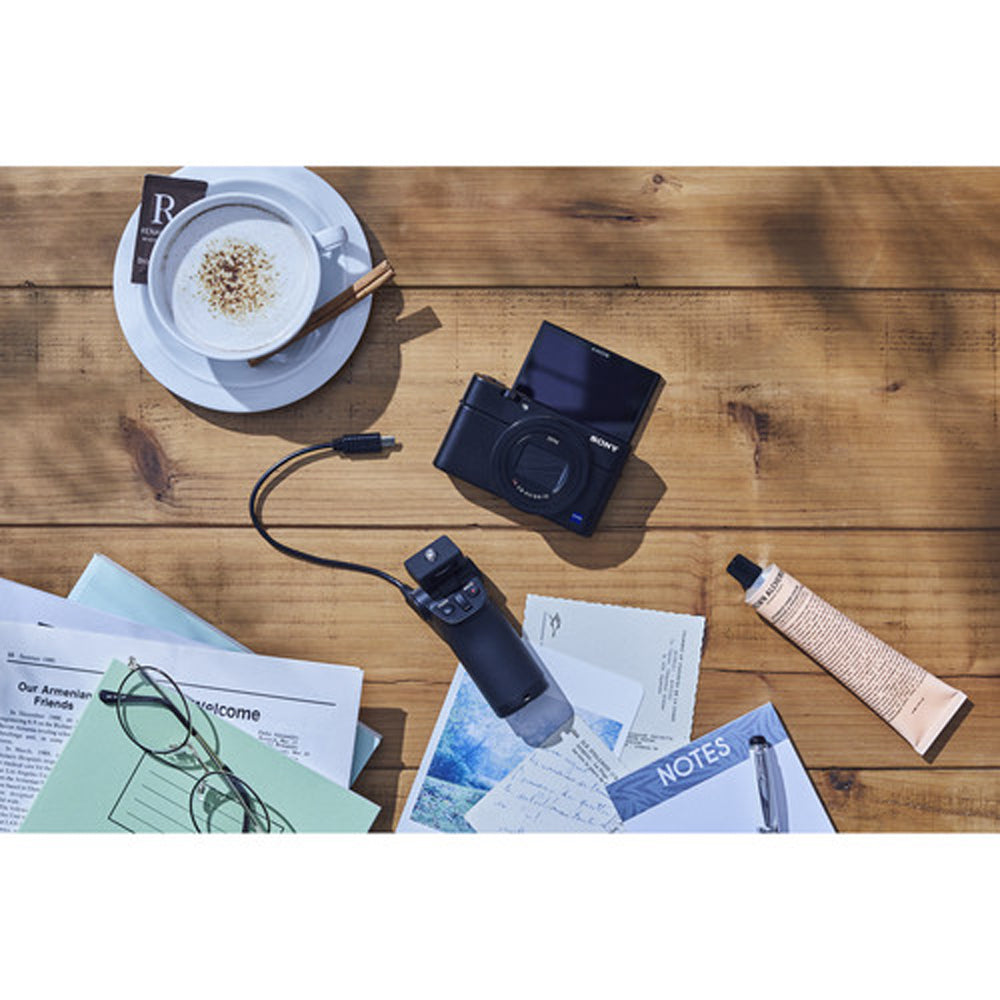 Sony ZV-1 Digital Camera with 24-70mm f/1.8-2.8 Zoom Lens, 20.1MP CMOS Sensor, UHD 4K30p Video Recording, 3.0" Side Flip- Out Touchscreen LCD and Built- in Directional 3-Capsule Mic for Content Creators and Vloggers - Black & White