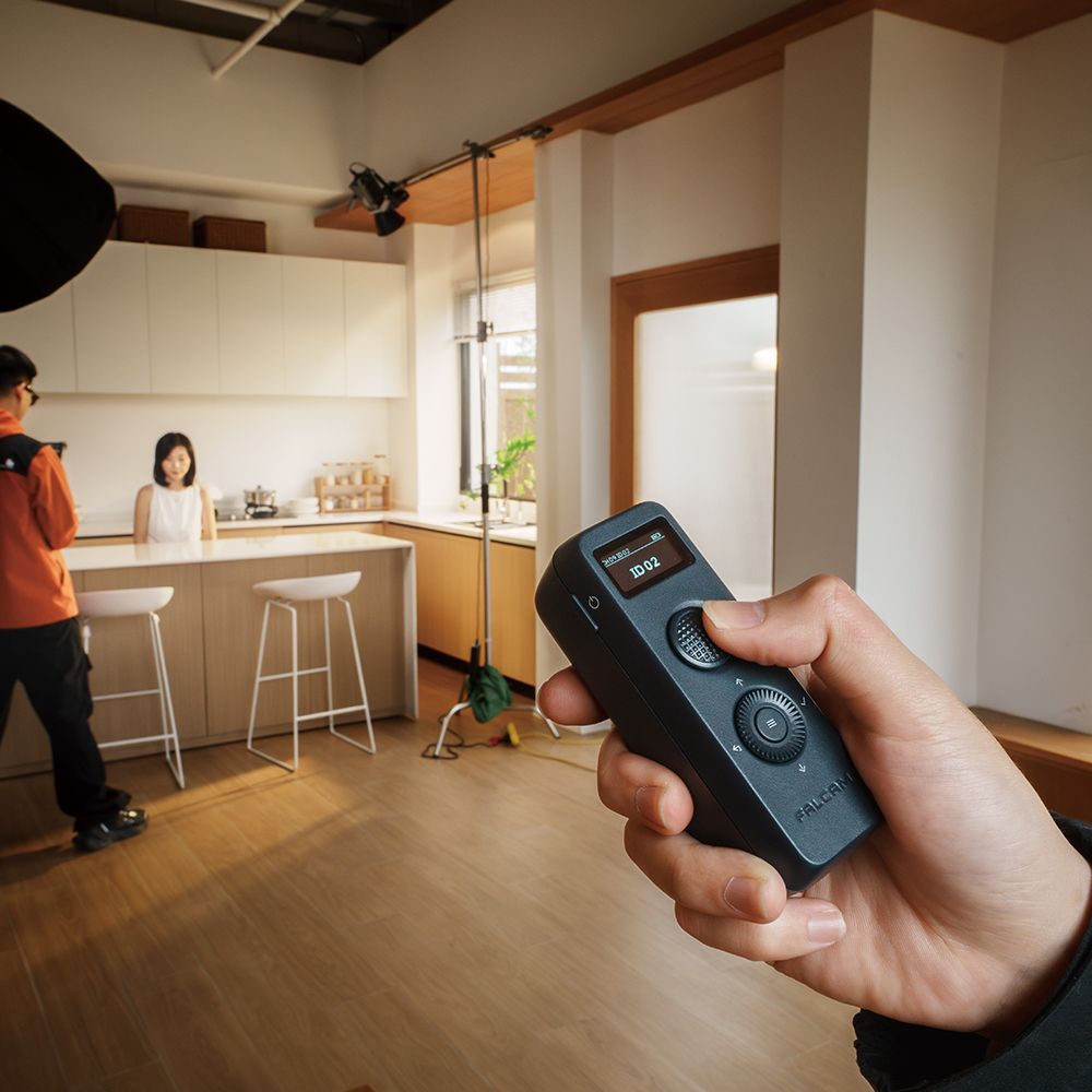 Falcam Move LightGo 2.4G Wireless Remote Controller for Bowens Mount with 4 Memory Preset Buttons, 30m Long Distance Operation, Joystick / Dial Interface | MV0A4A04 | JG Superstore