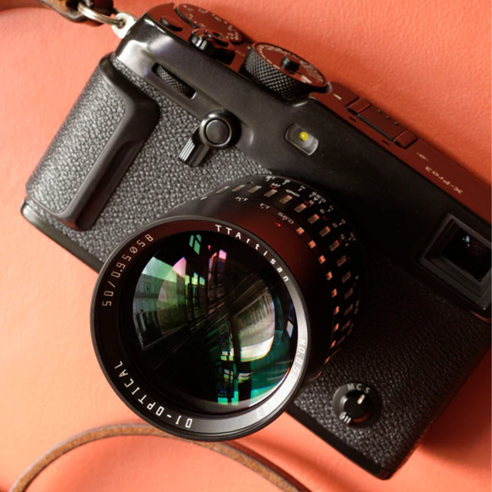 TTArtisan 50mm F/0.95 APS-C Format Portrait Prime Lens for Sony E | Nikon Z | M43 | Leica L | FUJIFILM X | Canon RF Mount Mirrorless Cameras Large Aperture MF Manual Focus Full Metal Body for Dreamy Bokeh & Low Light Photography