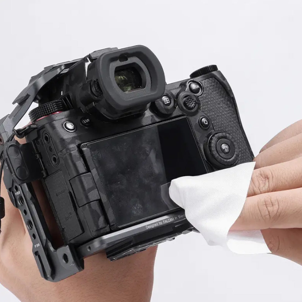 [CLEARANCE] Ulanzi CO28 26 in 1 Full Frame Camera Cleaning Kit with Pre-Moistened Cleaning Swab, Cloth, Alcohol Free Spray Solution, Air Blower, Lens Pen Pro and Cotton Swabs with Round Case | C061GBB1