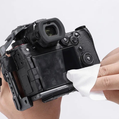 [CLEARANCE] Ulanzi CO28 26 in 1 Full Frame Camera Cleaning Kit with Pre-Moistened Cleaning Swab, Cloth, Alcohol Free Spray Solution, Air Blower, Lens Pen Pro and Cotton Swabs with Round Case | C061GBB1
