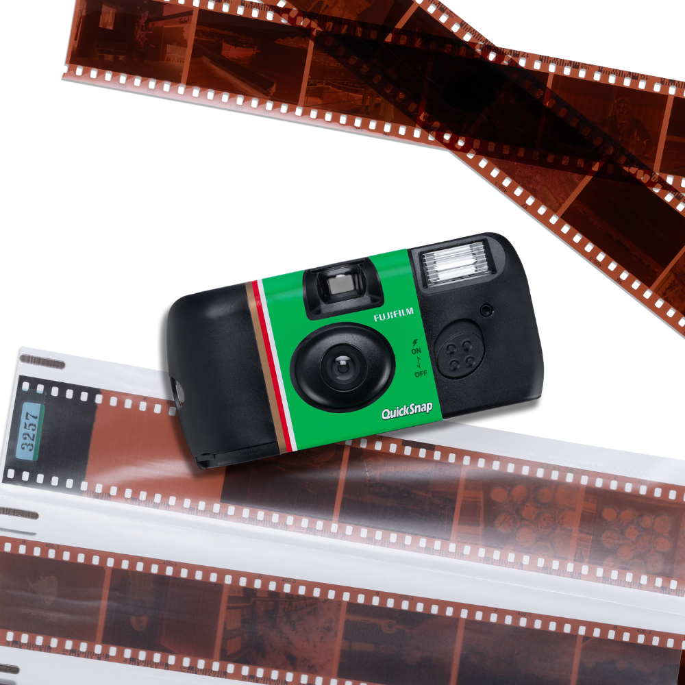Fujifilm QuickSnap Flash Disposable Camera with Fujicolor Superia X-TRA 400 Film, 35mm Format, 400 ISO & 27 Exposure Shots