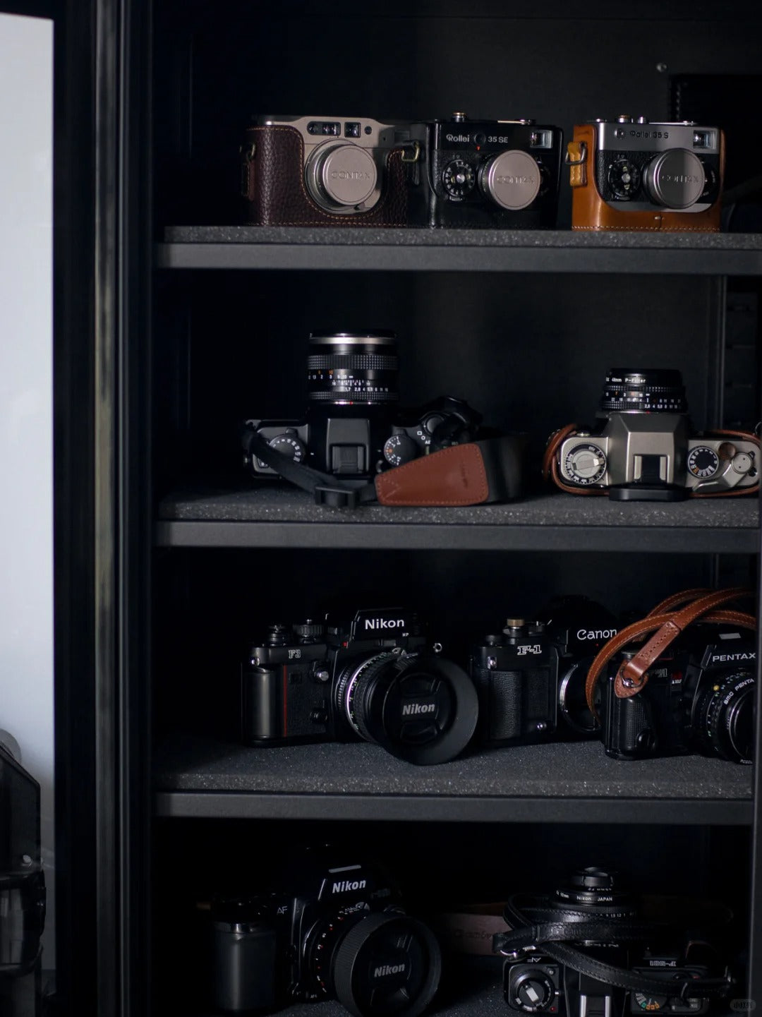 Eirmai 350L Electronic Digital Dry Cabinet Dehumidifying Box with Touch Screen, Automatic AI Smart Control - 350 Liters (Black) | MRD-368T