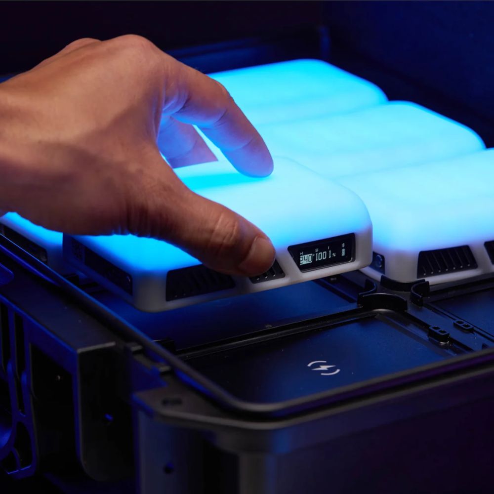 Godox C5R KNOWLED 8-Light RGBWW LED Magnetic Creative Panel Light and Charging Case 2500K-8500K CRI 96 / TLCI 97 with Collapsible Diffusers, Bluetooth Control via Godox Light App, and Built-In 3000mAh Battery for Studio Lighting