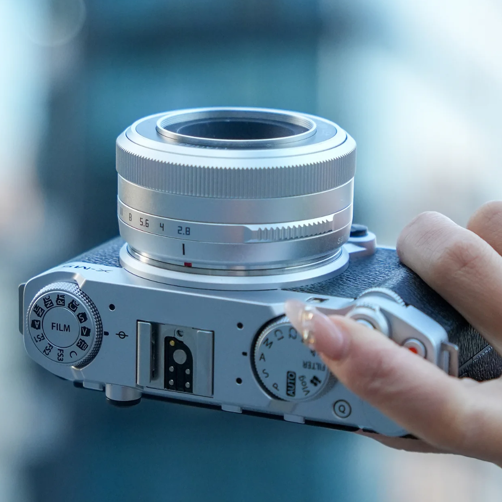 TTArtisan 27mm f/2.8 AF Autofocus APS-C Format FUJIFILM X Mount Portrait Pancake Prime Lens with STM Stepping AF Motor, 13.8" Focusing Distance and USB-C Port Firmware Upgrade for Photography | Black, Silver, Polar White
