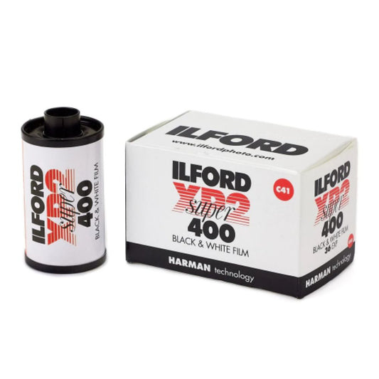 ILFORD XP2 Super 135 35mm ISO 400 Black and White Negative Film with 36 Exposures, Very Wide Exposure Latitude, Fine Grain, Sharpness and C41 C-41 Print Process for Film Photography