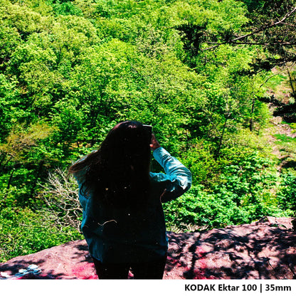 KODAK EKTAR 100 35mm 100 ISO Color Negative Film with 36 Exposure Shots, Extreme Fine Grain VISION Film Technology, T-Grain Emulsion and Process C-41 Print for Film Photography