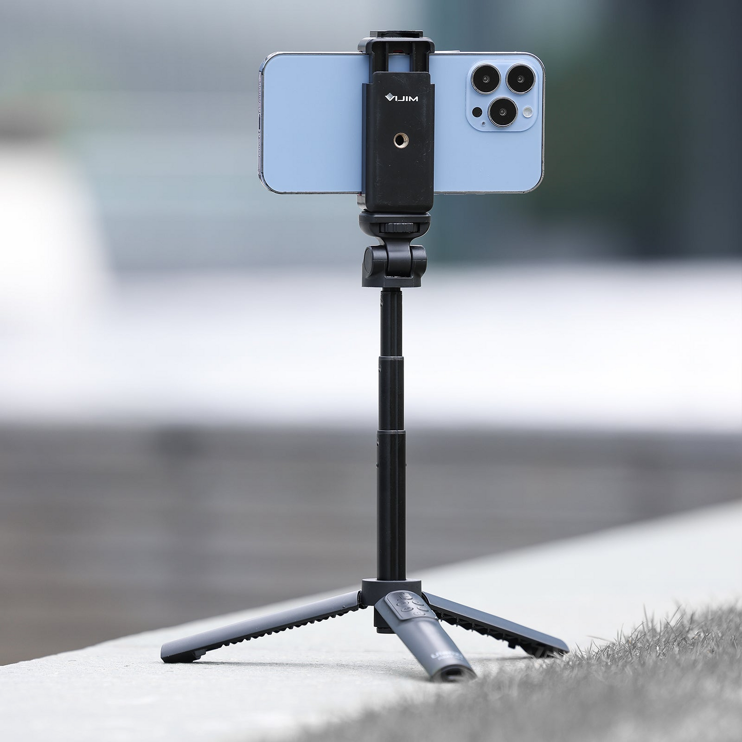 Ulanzi RMT-01 Aluminum Wireless Bluetooth Extendable Tripod Type C with 1.5kg Load Capacity, 180 Degree Adjustable Ballhead with Damper, Zoom and Record Buttons for Smartphones, Android, Camera | 2888