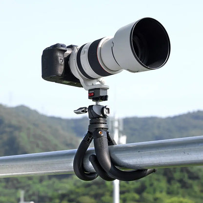 [CLEARANCE] Ulanzi MT-68 Claw Quick Release Flexible Tripod with Detachable 360° Panoramic Ball Head, Cold Shoe and 1/4" Screw Mount, 3kg Max. Load Capacity for Smartphones, DSLR, SLR, Mirrorless, Compact, Panoramic, and Action Cameras | T061CNB1
